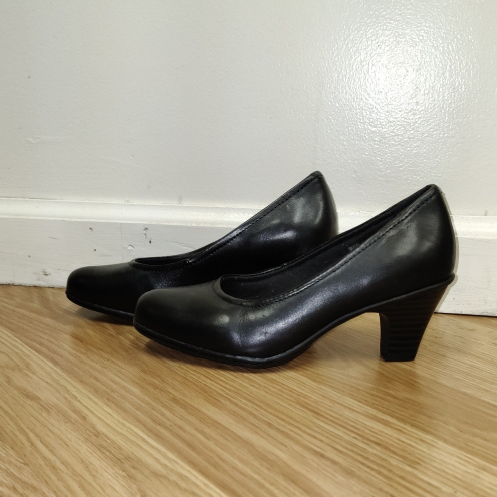 NIB Bijou Black Heeled Pumps
